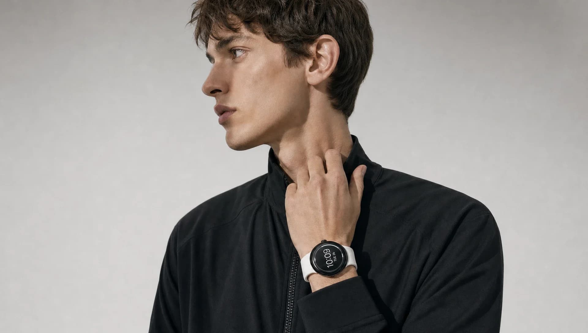 Man wearing the smartwatch